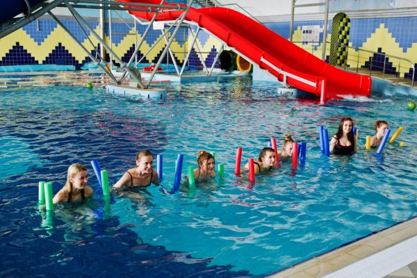 fitness-group-girls-doing-aerobical-excercises-swimming-pool-aqua-park-sport-leisure-activities (1)